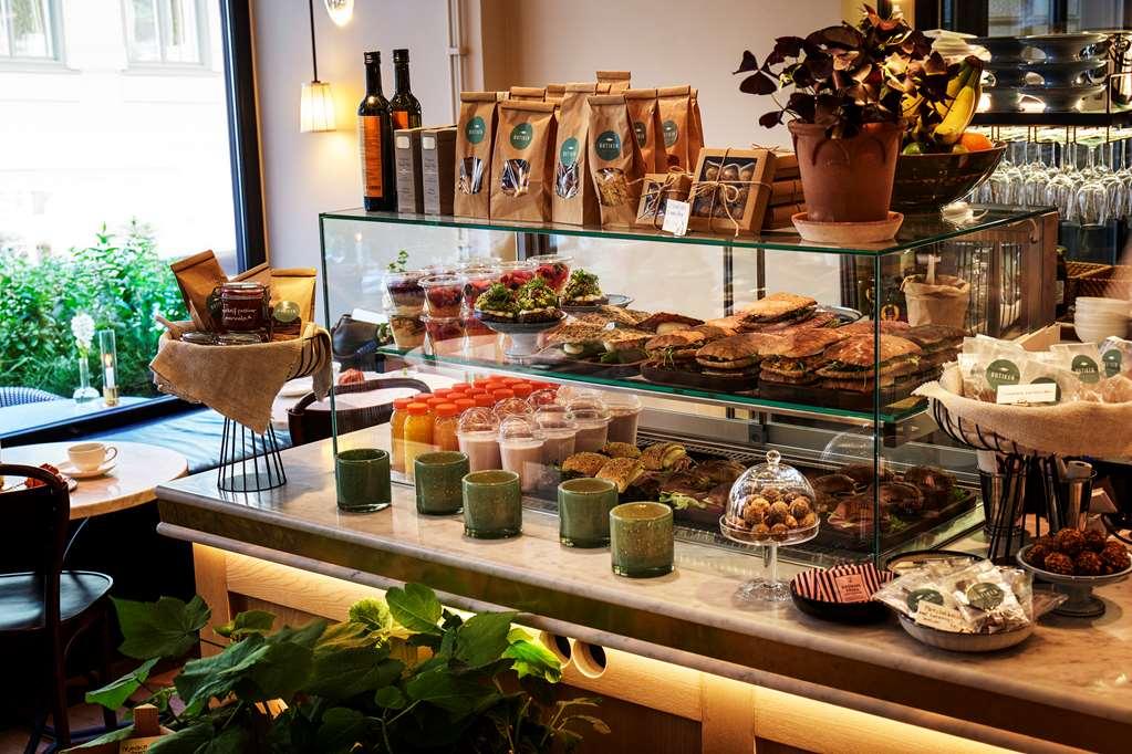 שטוקהולם Villa Dagmar מסעדה תמונה A display of coffee and pastries at a café in Stockholm, Sweden